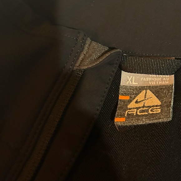 Nike ACG Black Jacket - Picture 6 of 14